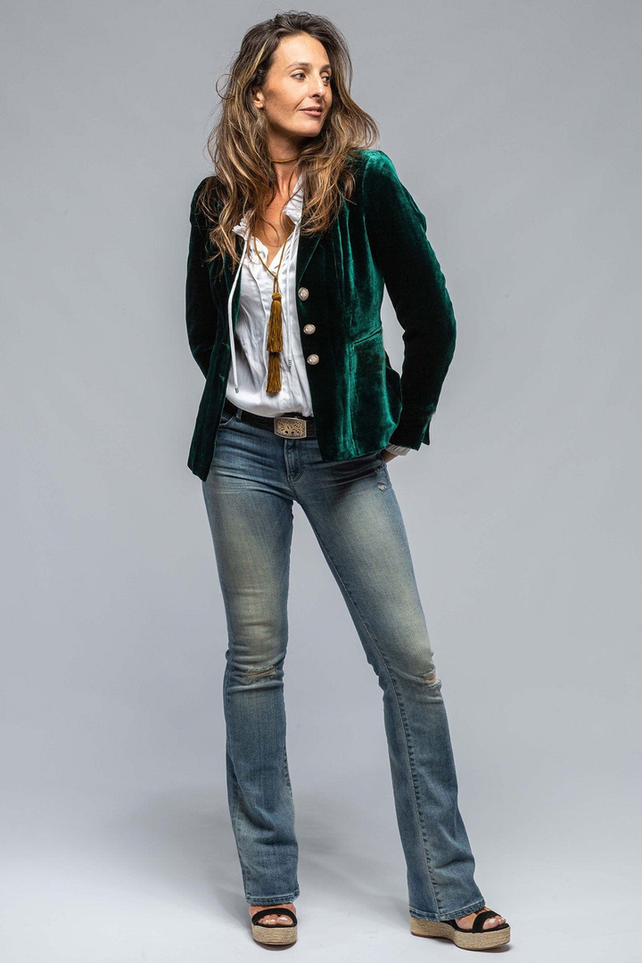 Rive | Slim Fit Retro Blazer with Lapels and Pockets for Women